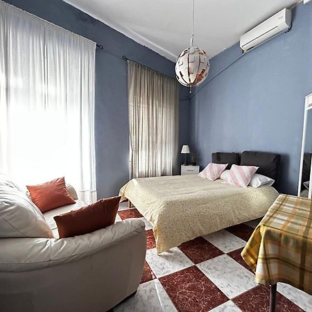 Santa Isabel Low Cost Rooms In Private House 세비야 외부 사진
