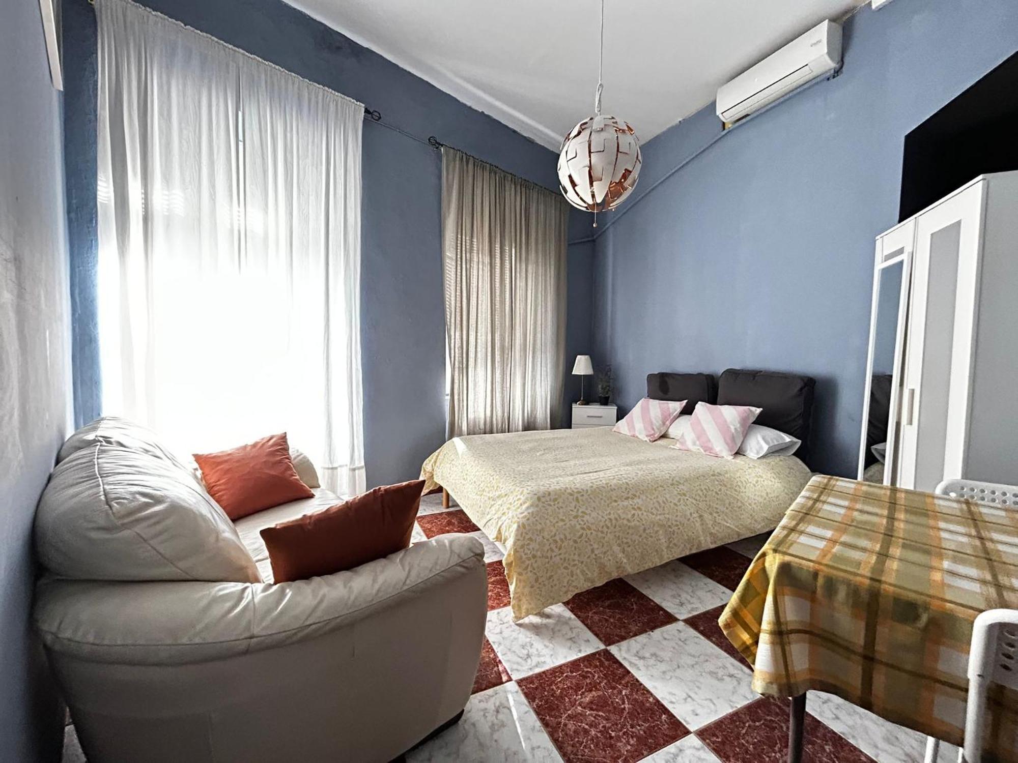 Santa Isabel Low Cost Rooms In Private House 세비야 외부 사진