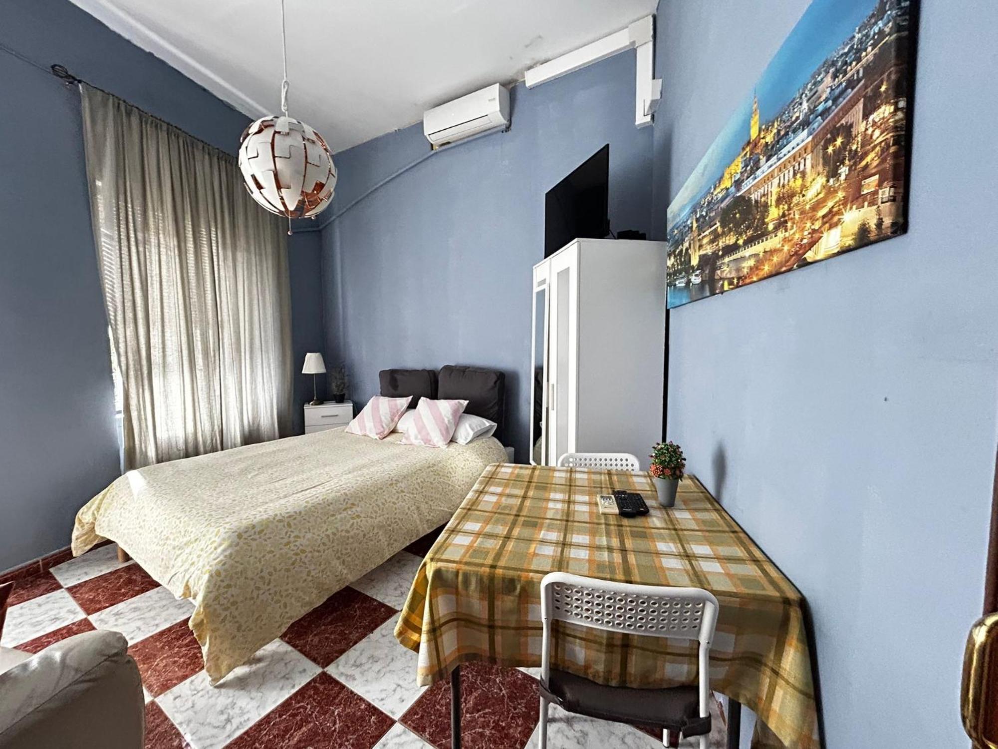 Santa Isabel Low Cost Rooms In Private House 세비야 객실 사진