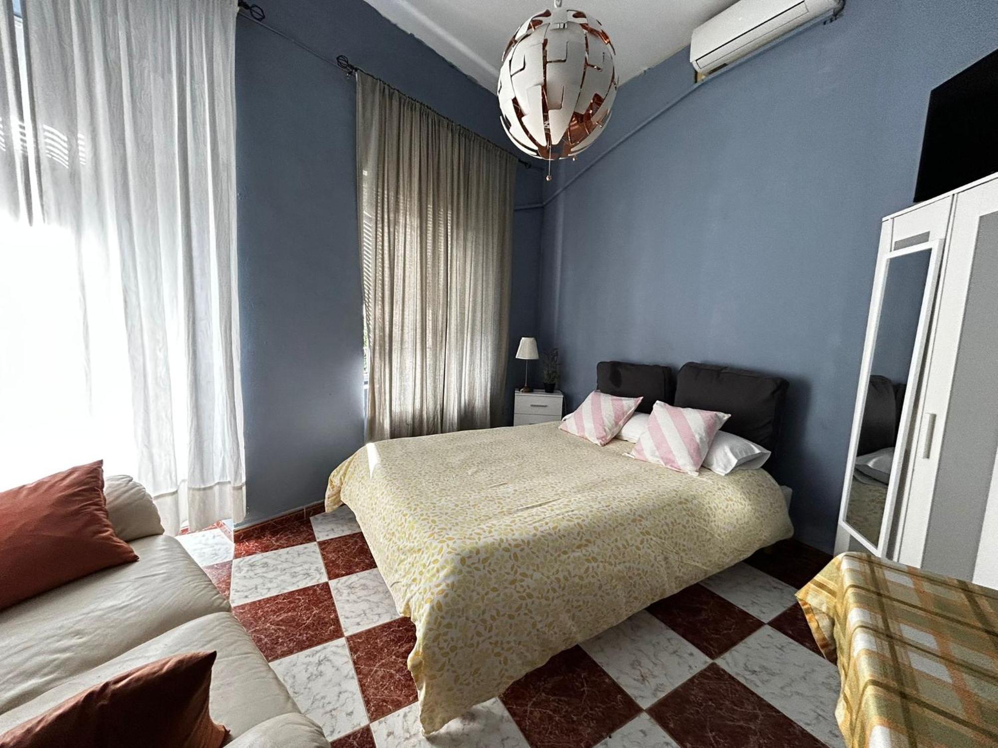 Santa Isabel Low Cost Rooms In Private House 세비야 객실 사진