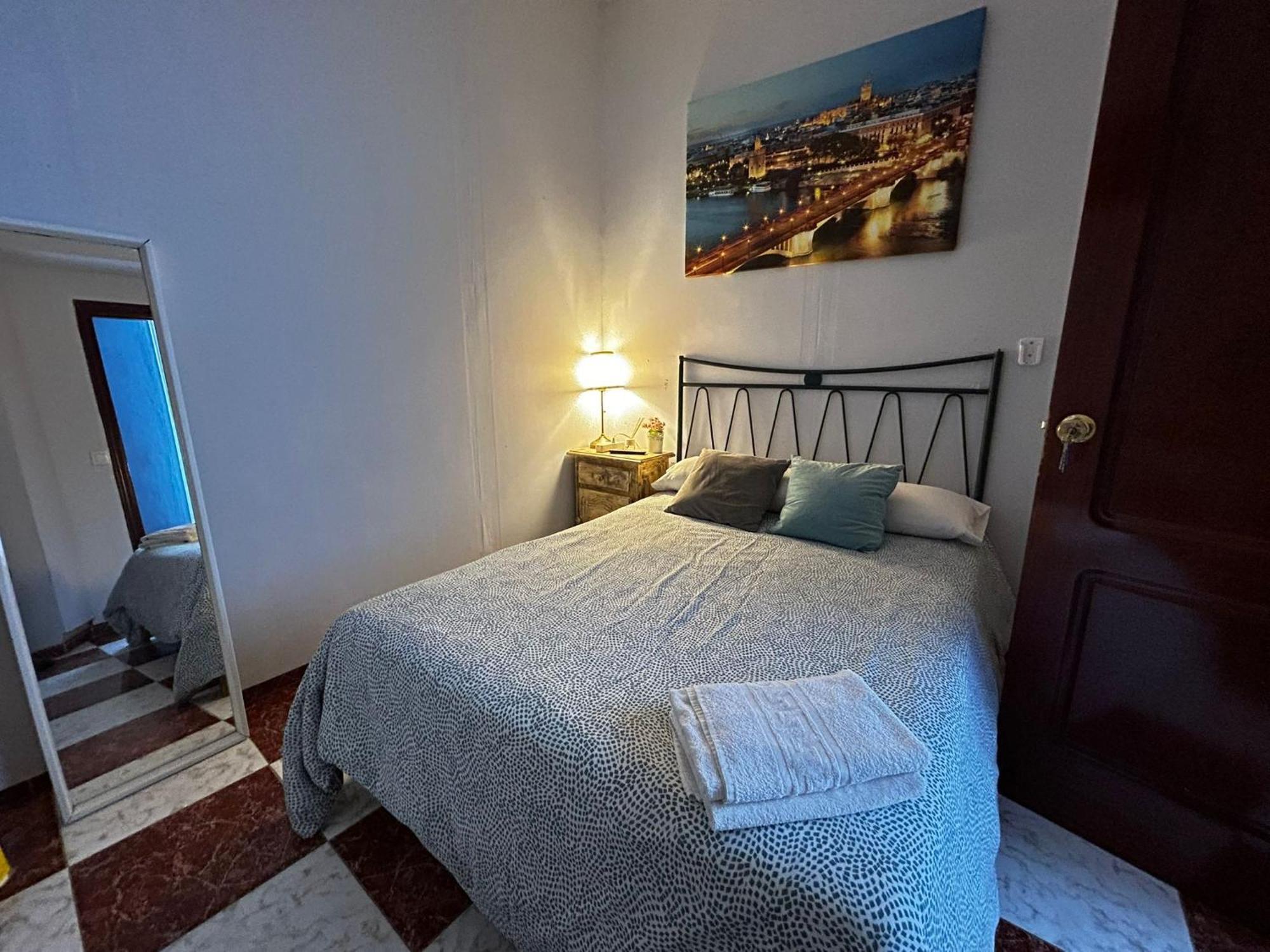 Santa Isabel Low Cost Rooms In Private House 세비야 외부 사진