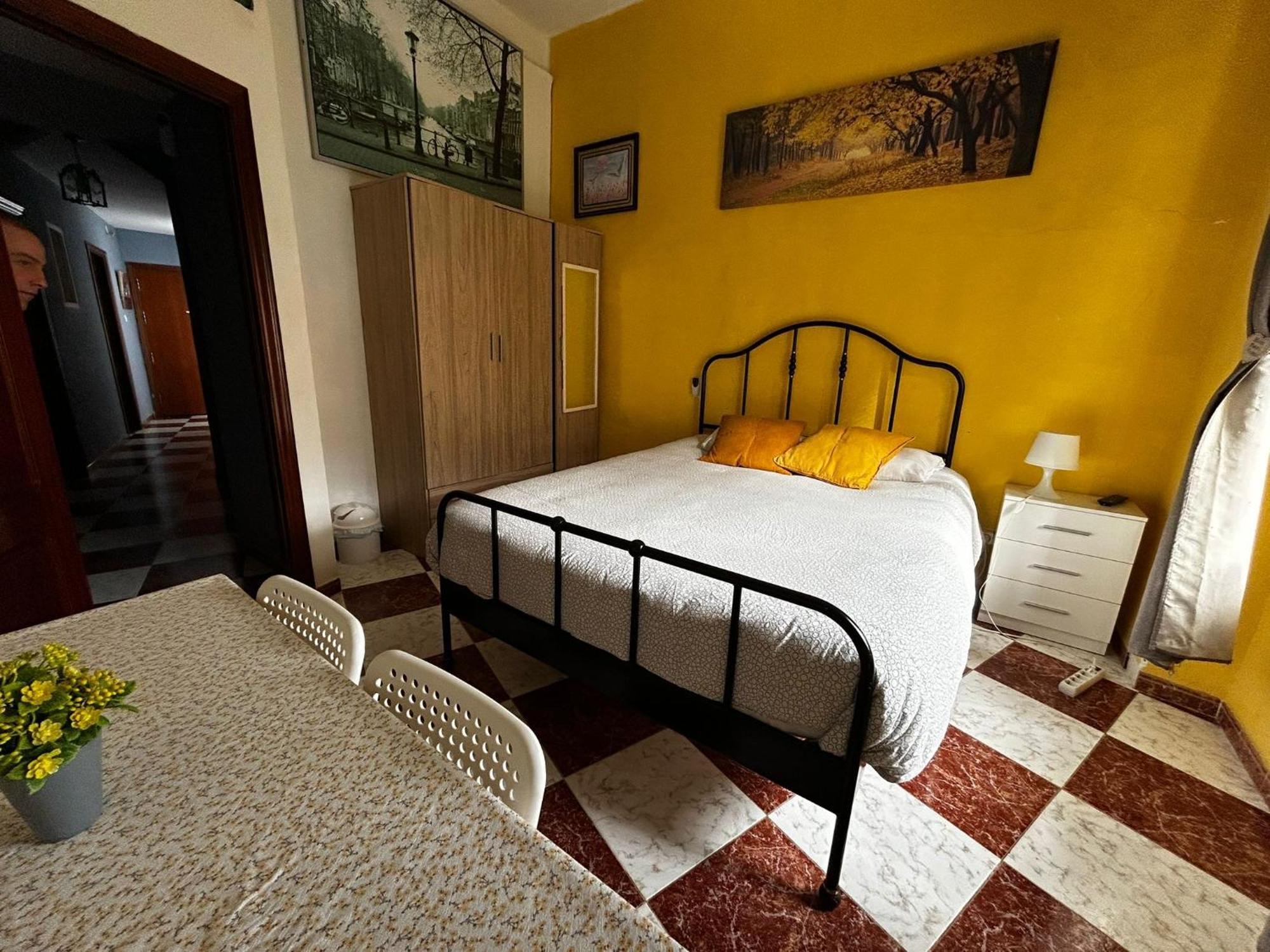 Santa Isabel Low Cost Rooms In Private House 세비야 외부 사진