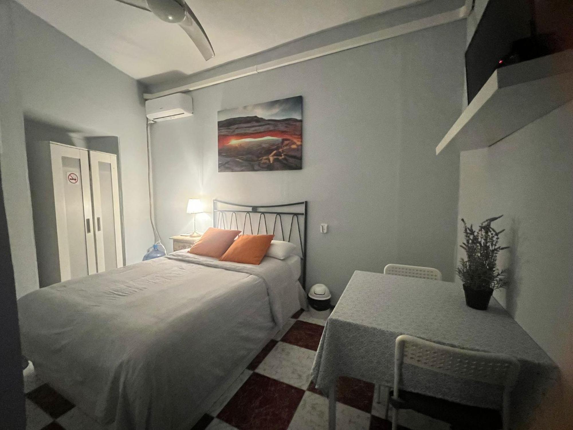 Santa Isabel Low Cost Rooms In Private House 세비야 외부 사진