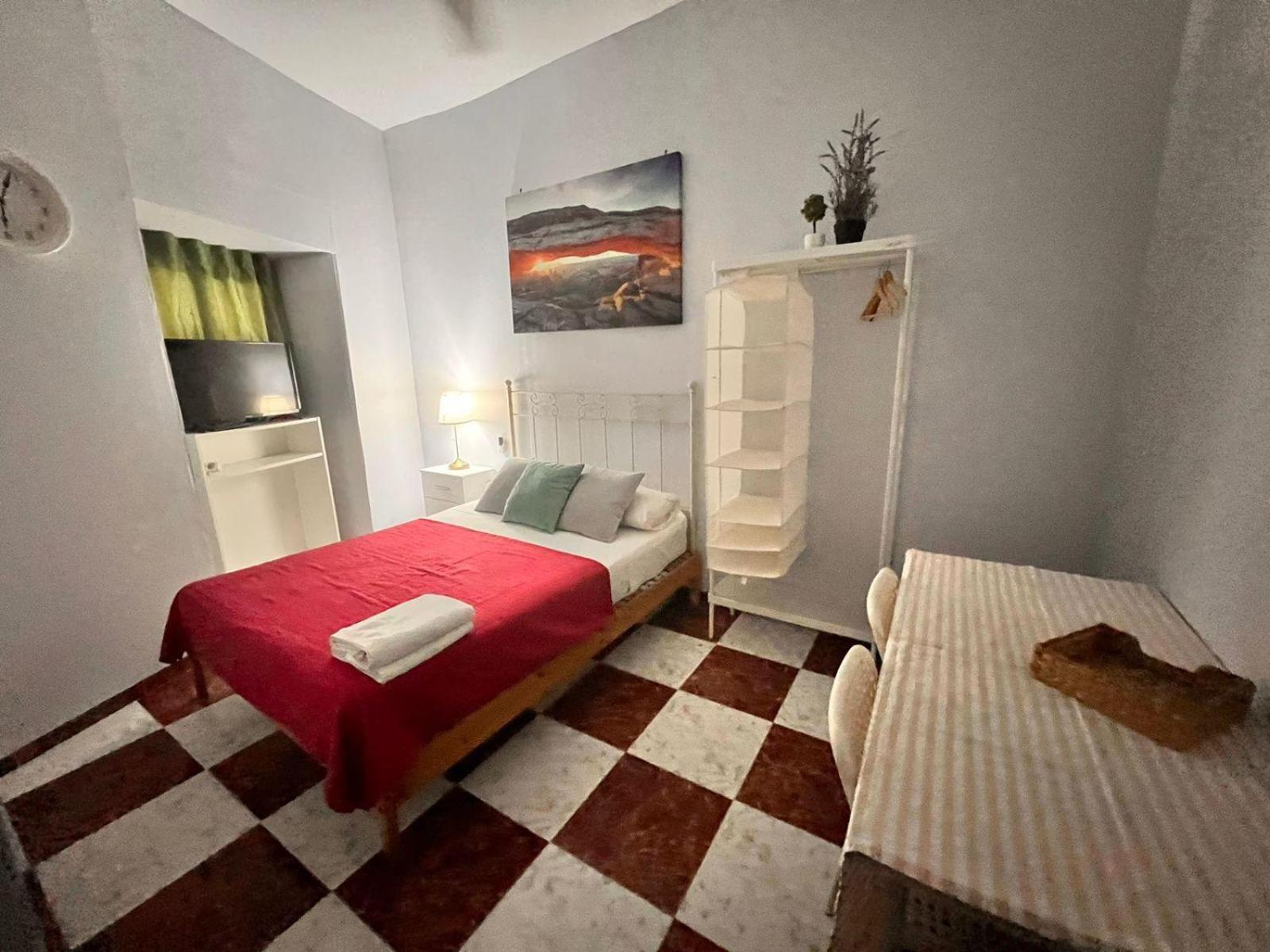 Santa Isabel Low Cost Rooms In Private House 세비야 외부 사진